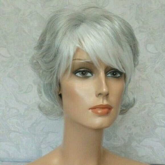 Short Wavy Heat Resistant Silver/Grey/White Wig
